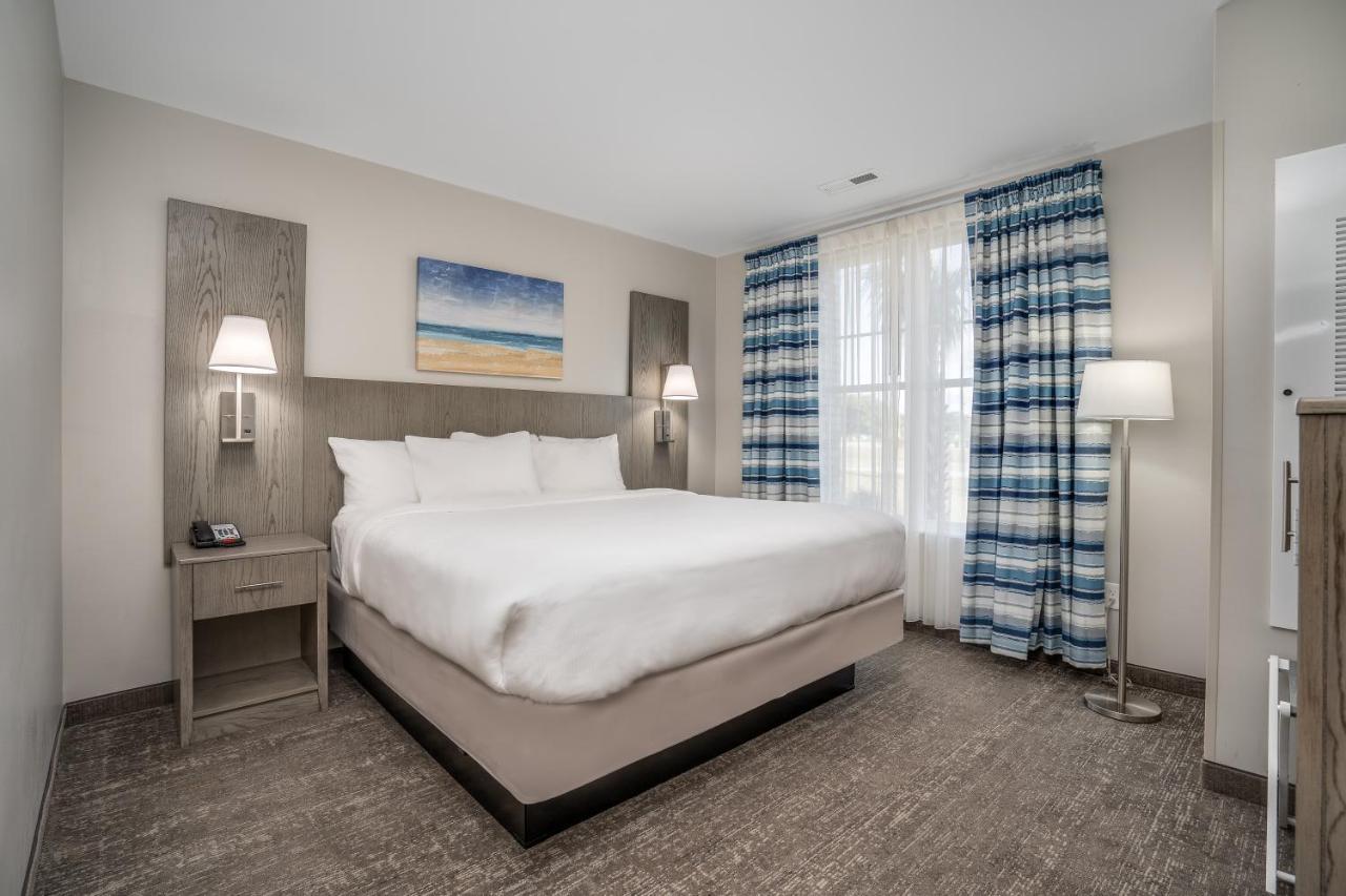 Lighthouse Suites - Best Western Signature Collection Емералд Айл Екстериор снимка