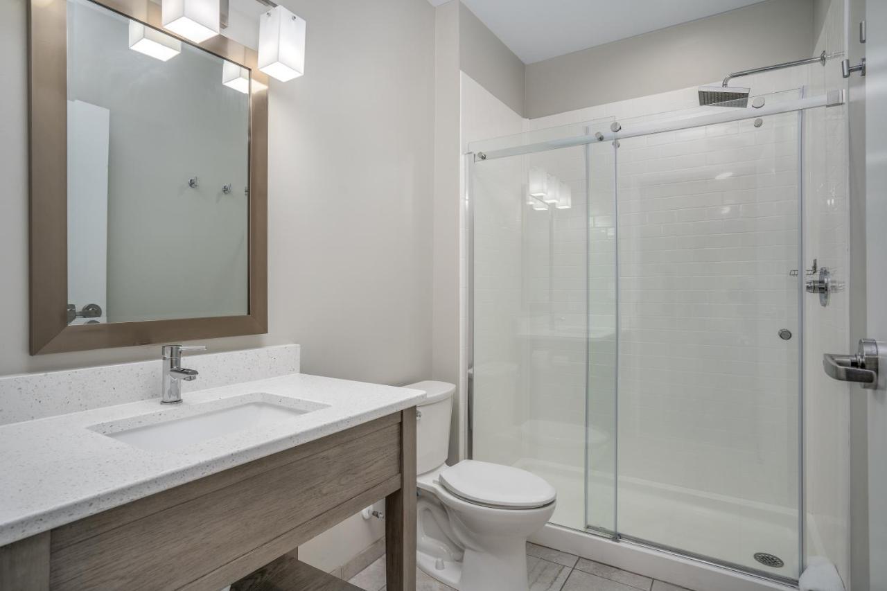 Lighthouse Suites - Best Western Signature Collection Емералд Айл Екстериор снимка